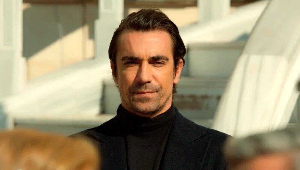 Mehmet sale de prisión en la telenovela "Tierra amarga" (Foto: Tims & B Productions)