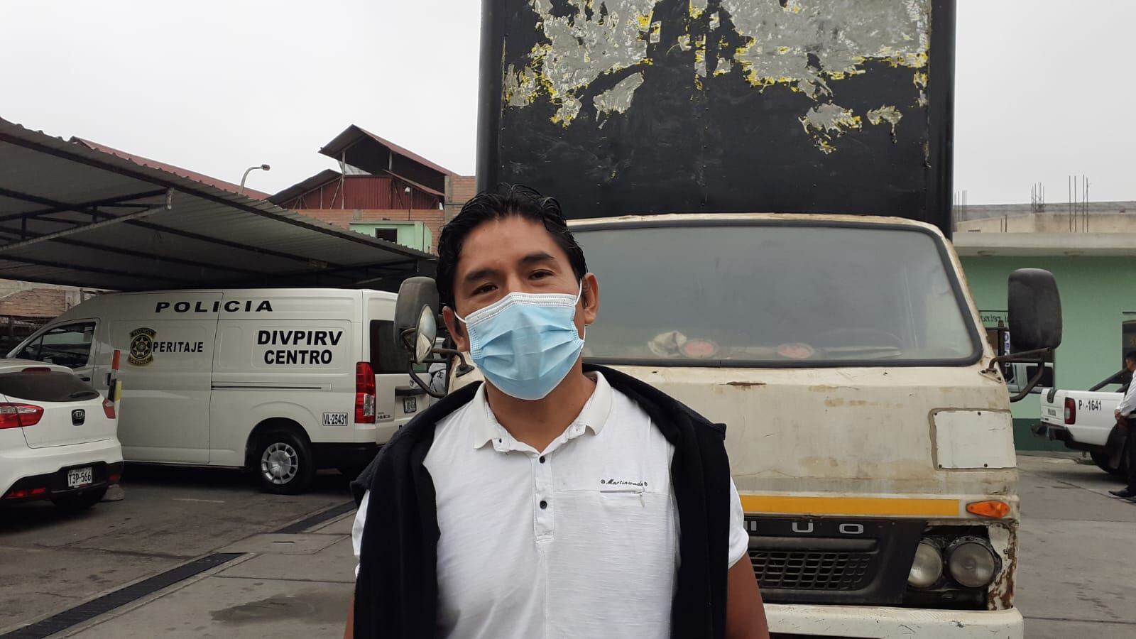 Policías de Diprove recuperan camión robado, a cuyo chofer, secuestraron y amarraron para robarle la pesada unidad. Además recuperaron partes de otros 10 vehículos pesados. (foto: Mónica Rochabrum)