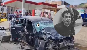 ¡Caos en Jaén! Comisario PNP ebrio derriba enorme panel publicitario tras despistarse con su camioneta y deja dos heridos