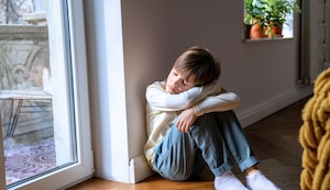 ¿Cómo saber si alguien necesita ayuda? Psiquiatra revela las señales que no debemos ignorar