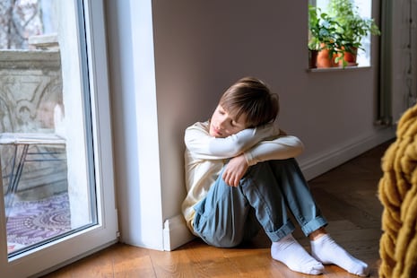 ¿Cómo saber si alguien necesita ayuda? Psiquiatra revela las señales que no debemos ignorar