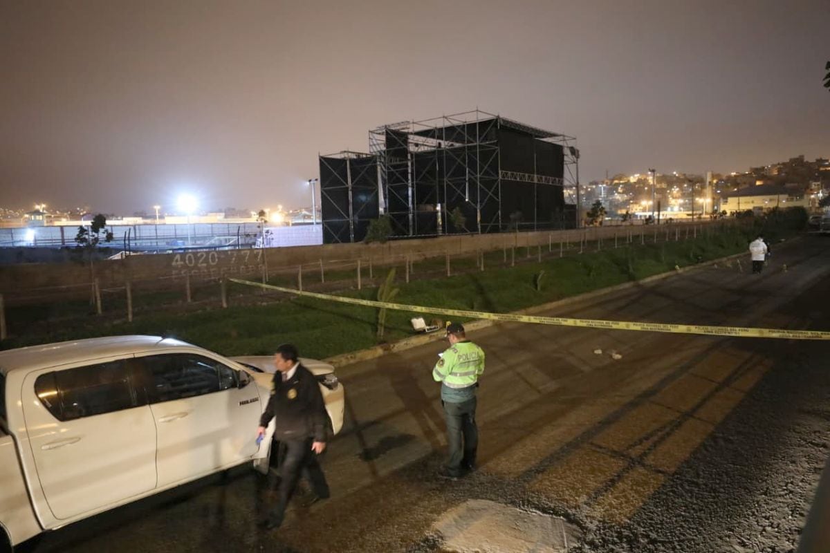La policía contabiliza al menos 26 casquillos de bala en los alrededores del recinto. Foto: Antonio Melgarejo/ @photo.gec