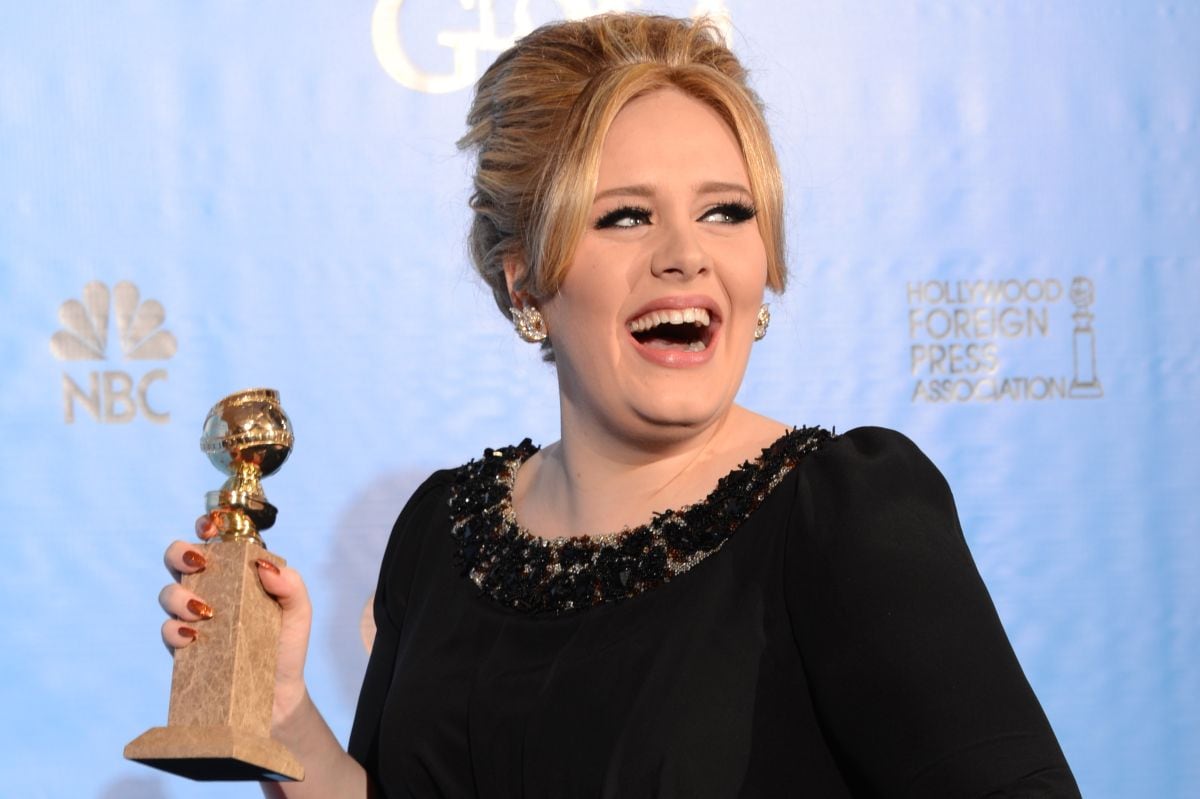 Adele posa en la sala de prensa en la ceremonia de entrega de los Golden Globes en Beverly Hills el 13 de enero de 2013 (Foto: AFP)