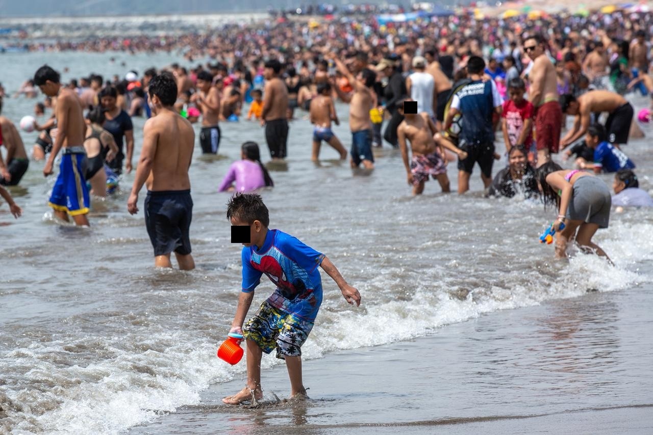 Familias enteras aprovecharon que ya es verano y el día no laborable para disfrutar dl 25 de diciembre en Lima, Perú. (Foto: Fernando Sangama / @photo.gec)