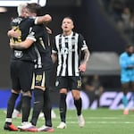 ¡El ‘Galo’ espera por el ‘Papá’! Atlético Mineiro remonta ante Santos y avanza a semifinales de la Sudamericana