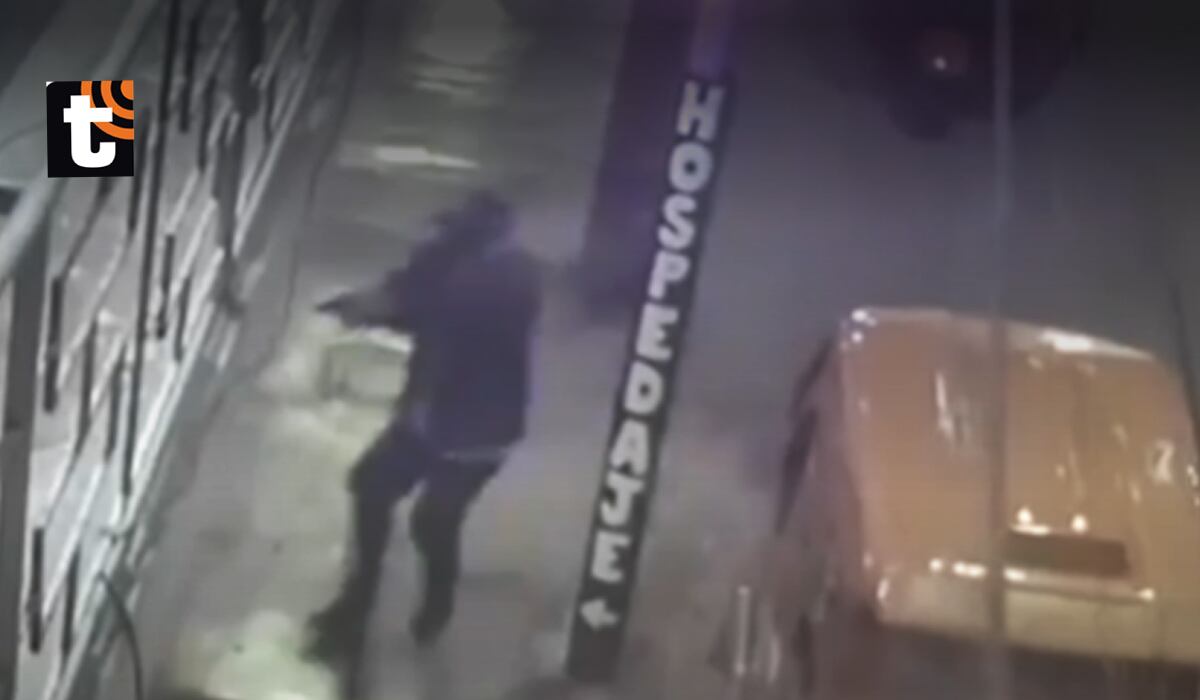 La víctima bajó de un mototaxi y avanzó unos pasos hacia la entrada cuando un sujeto se le acercó y abrió fuego.