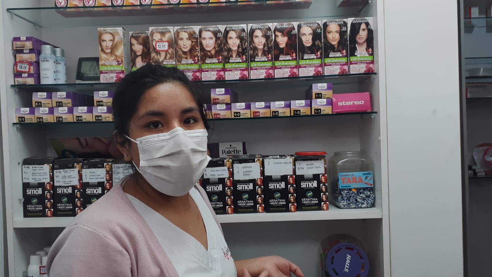 Delincuentes hacen forado y roban en farmacia