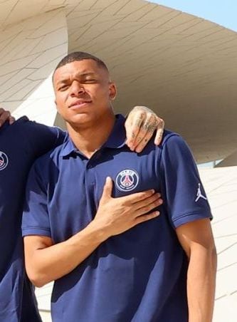 Mbappé tapa la marca de uno de los patrocinadores del PSG.