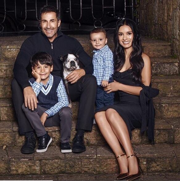 Paola Rey junto a su esposo y dos hijos (Foto: Instagram)