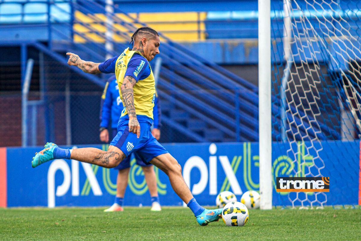 Paolo Guerrero perdió titularidad en su equipo (Foto: @avaifc)