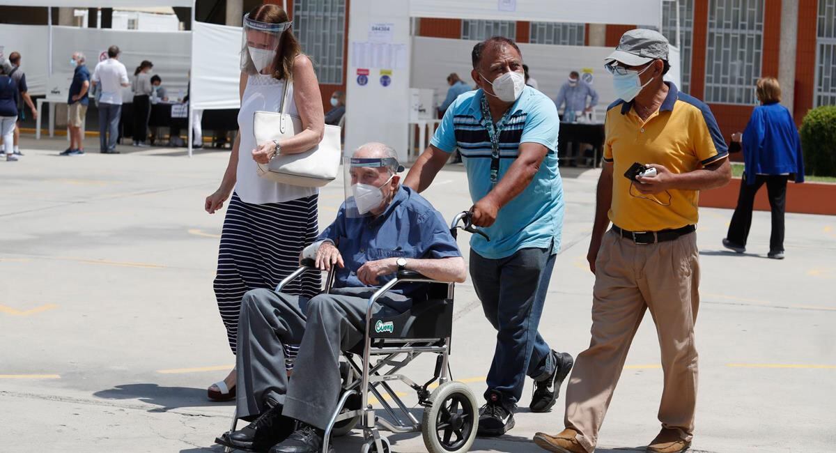 Adultos mayores pueden presentar justificación. (Foto: Andina)