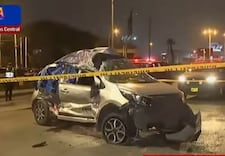 San Juan de Miraflores: Una fallecida y cuatro heridos en choque de auto contra tráiler | VIDEO