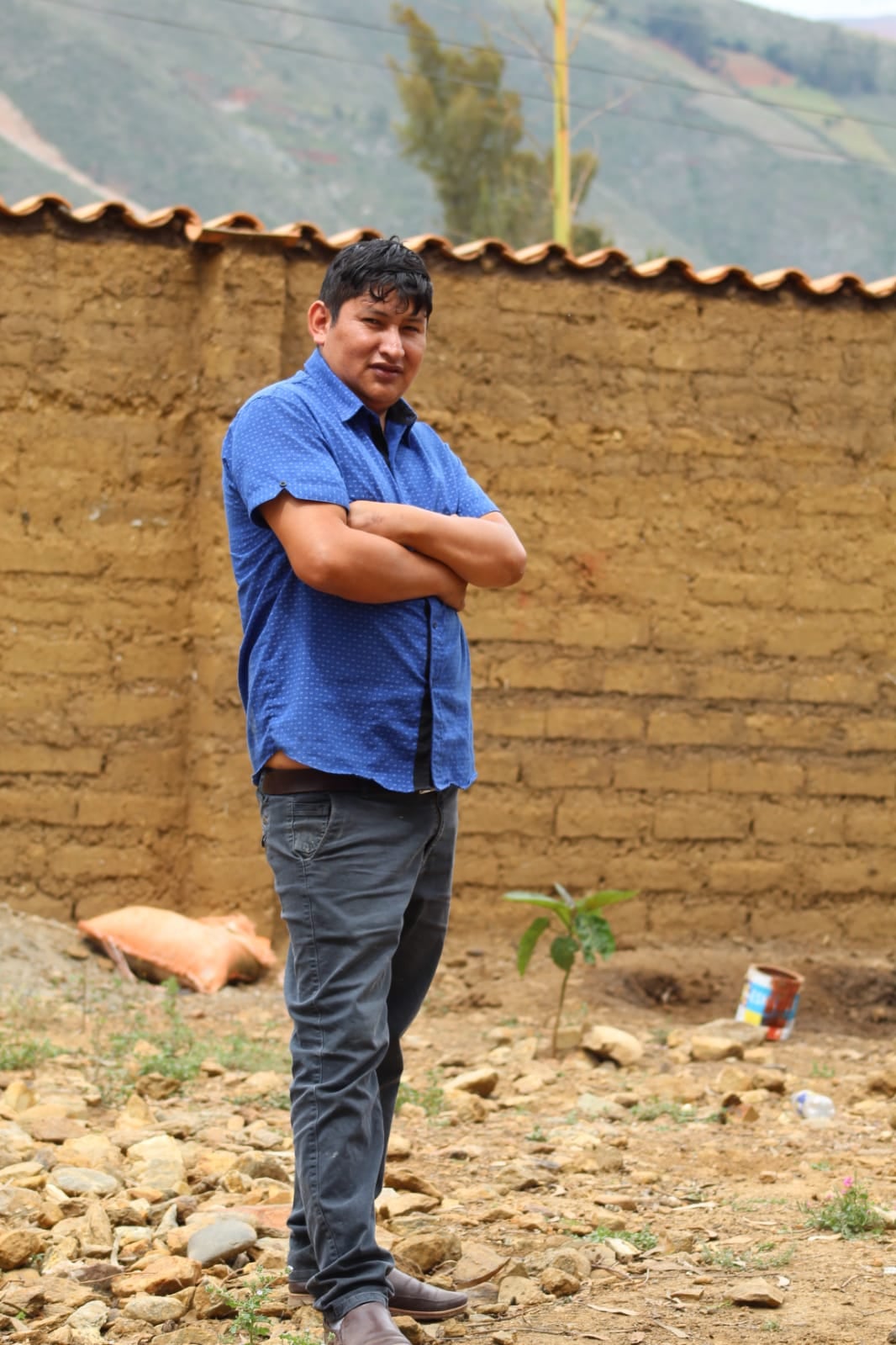 Paúl Coz Vara (23), hermano del taxista desaparecido Gerber Luis (36), y sus familiares están seguros que los restos del hombre asesinado y descuartizado, cuyos restos fueron hallados en Cieneguilla, es su pariente. (foto: Mónica Rochabrum/Trome)