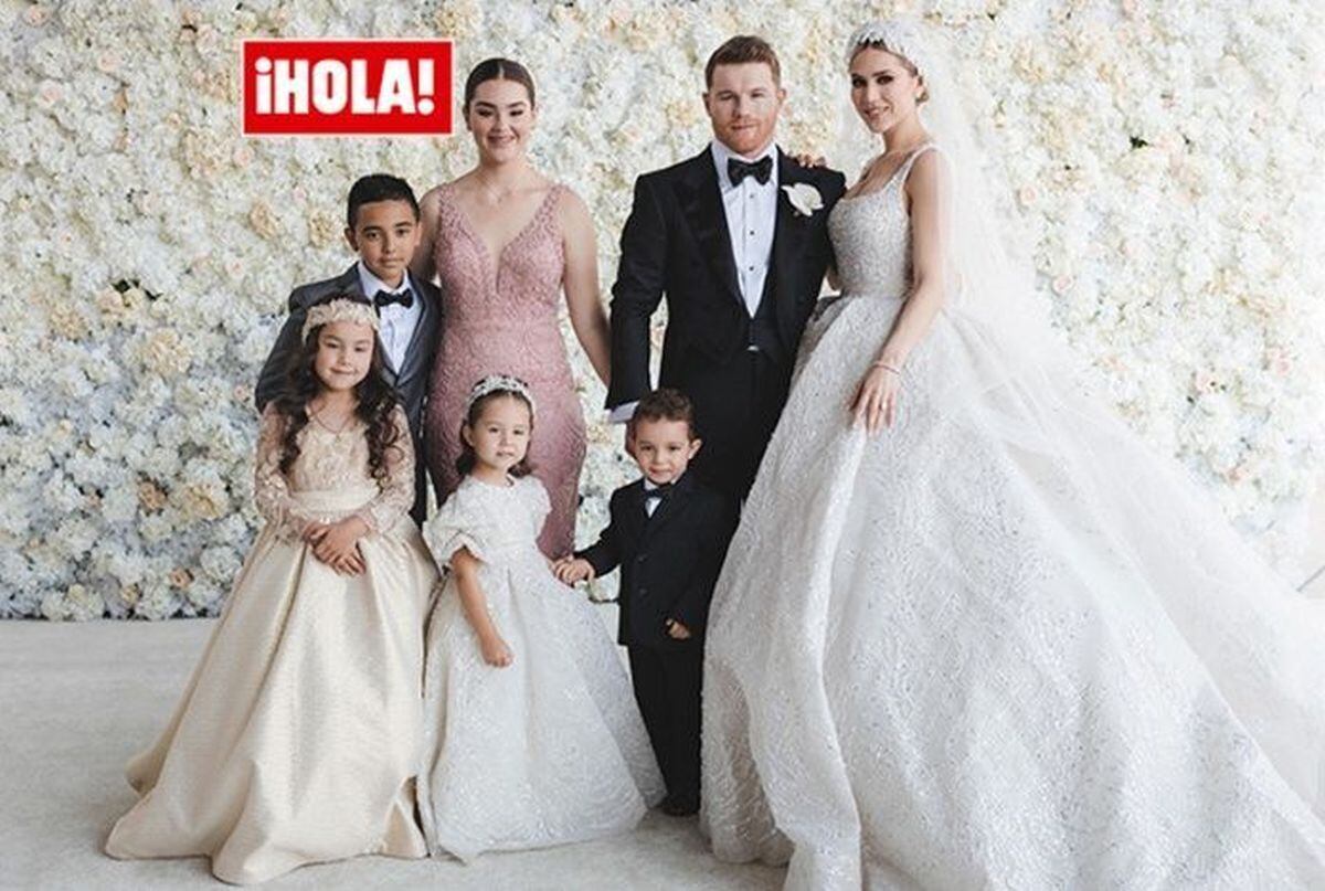 Álvarez junto a sus cuatro hijos en la boda con su actual esposa Fernanda Gómez (Foto: Revista ¡Hola!)