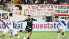 Edison Flores aprovecha error de la defensa de Sullana y marcó el transitorio empate de Universitario | VIDEO