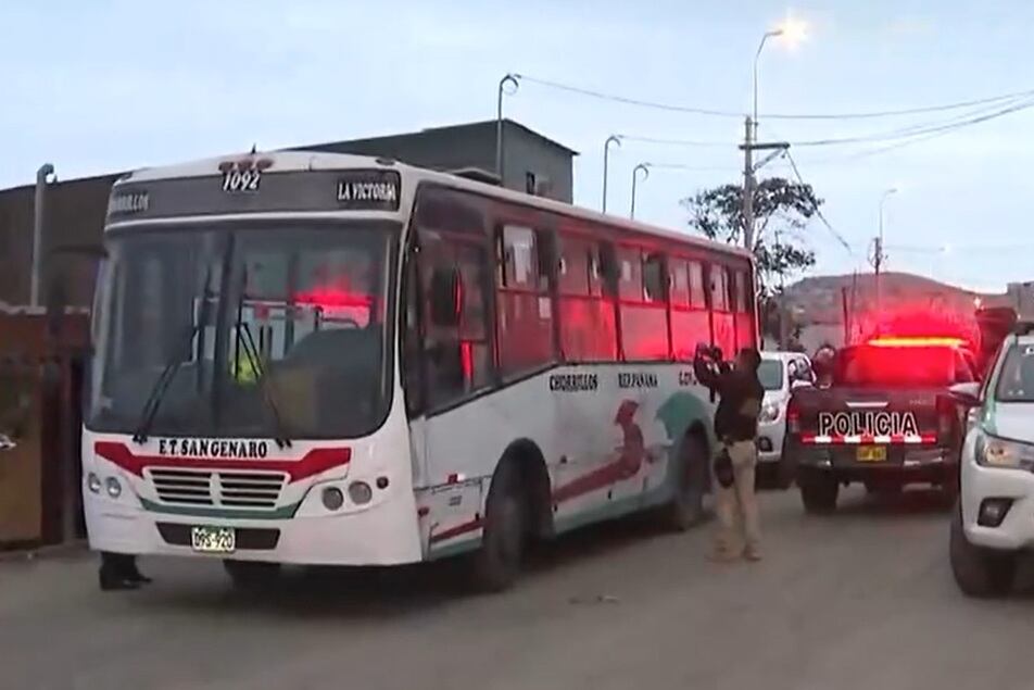 Chorrillos: Sicario ataca a balazos bus y deja herido a chofer | VIDEO