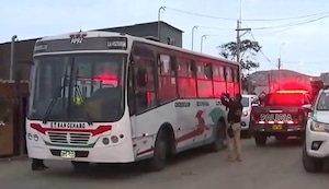 Chorrillos: Sicario ataca a balazos bus y deja herido a chofer | VIDEO