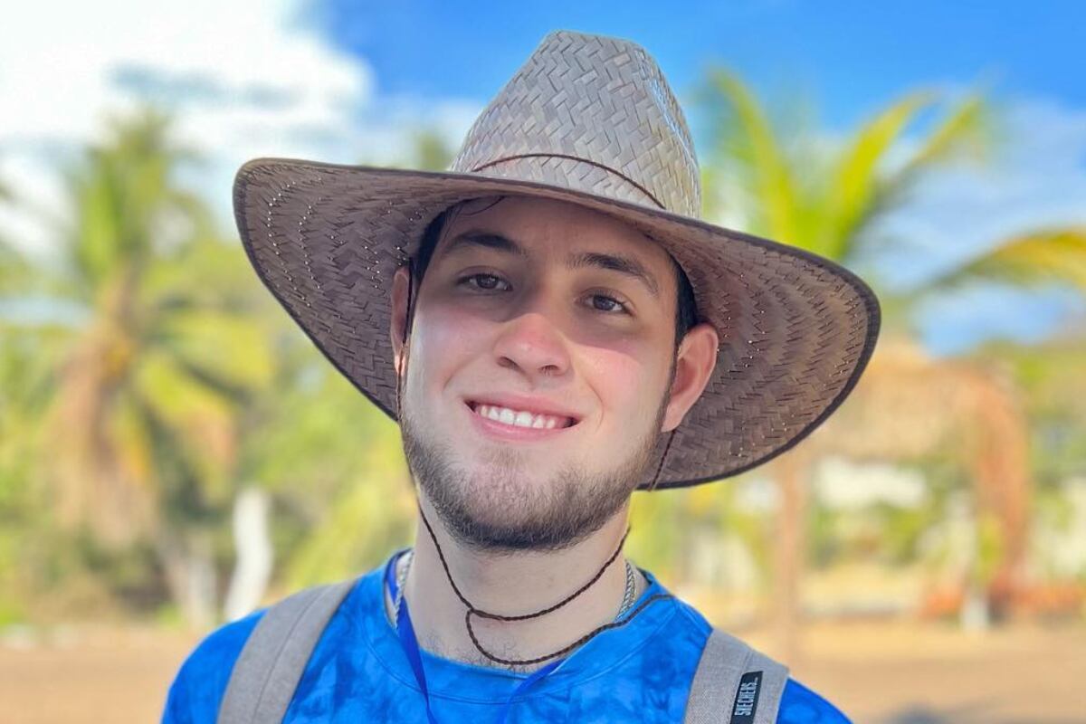 El nuevo cantante de Calibre 50 fue presentado a la sociedad en una conferencia de prensa (Foto: Tony Elizondo / Facebook)