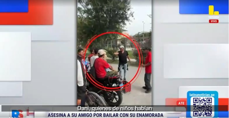 Marquel con polo negro y Dany con polo rojo tomando cerveza antes del asesinato.