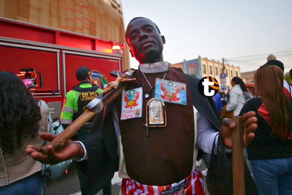 'San Martincito' llegó al Estadio Nacional: Hinchas peruanos alientan a la Blanquirroja (Fotos: César Bueno)