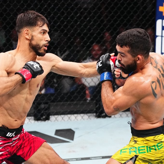 Yair Rodríguez aprovechó su mayor alcance para dominar a Patricio Pitbull. (UFC)