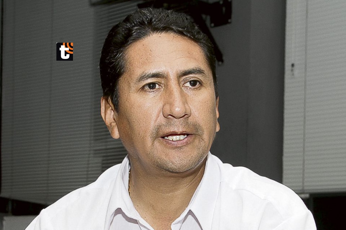 Vladimir Cerrón queda sin prisión preventiva tras decisión del TC .