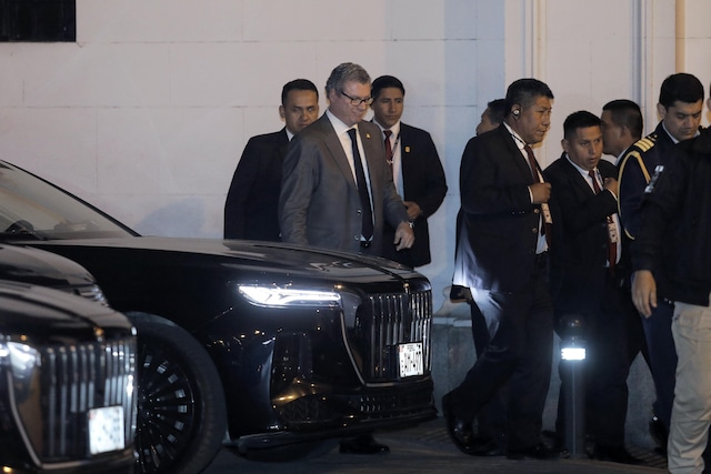 Dina Boluarte y su gabinete de ministros se retiran de palacio luego que el congreso aprobará su vacancia.
Foto: Joel Alonso @photo.gec