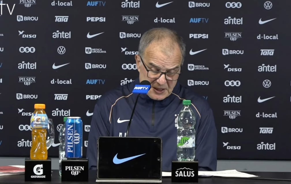 Marcelo Bielsa se despide de la selección de Uruguay. ( YouTube AUFTV)