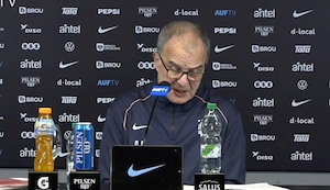 Marcelo Bielsa confirma su salida de Uruguay: “Es una despedida muy dolorosa por lo mal que terminó el proyecto”