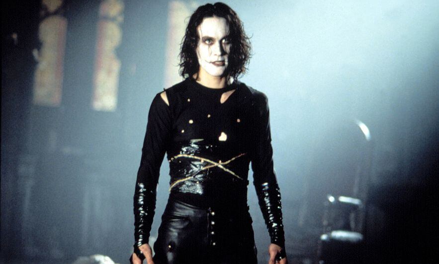 Filme de culto fue protagonizado por Brandon Lee, quien murió durante el rodaje. (Captura de pantalla/El Cuervo)