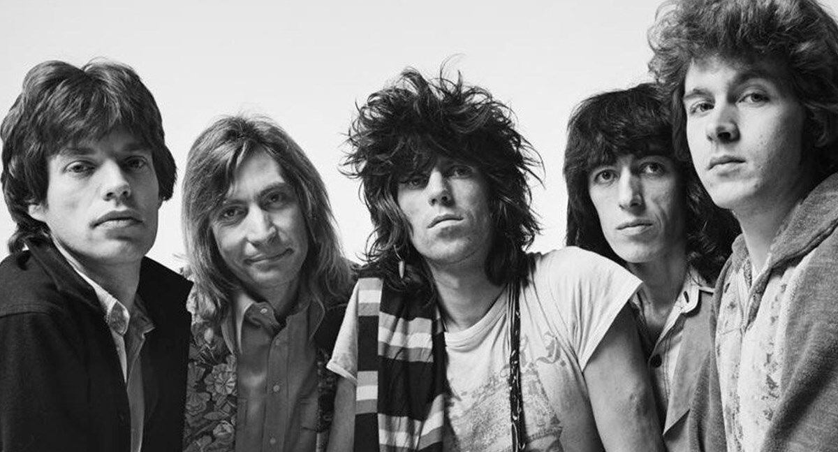 Charlie Watts es, de izquierda a derecha, el segundo.Una foto histórica de los Rolling Stones.