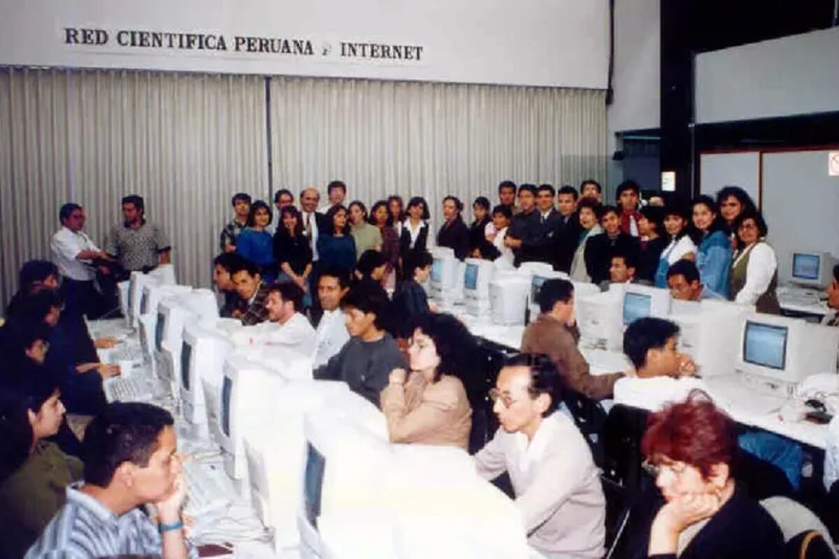Recién en 1994 se instalaron las primeras cabinas de Internet en nuestro país. Foto: Internet.