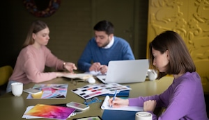 ¿Se puede ganar dinero con tu marca? Descubre cómo alquilarla o venderla legalmente