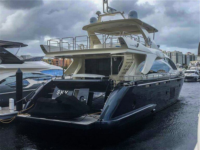 Luis Miguel compró a mediados de 2013 el lujoso yate Sky, modelo Azimut Flybridge (Foto: El País)