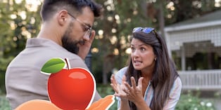 La famosa “manzana de la discordia” tiene su origen en un episodio de la mitología griega que terminaría ligado a la guerra de Troya. Foto: Composición / Istock.