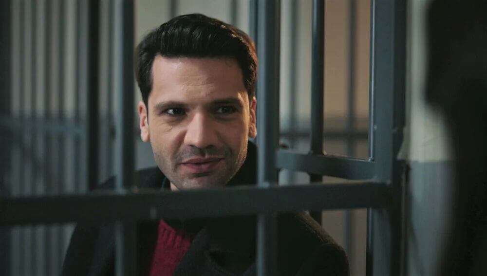 Ilgaz promete liberar a Ceylin en la telenovela turca "Secretos de familia" (Foto: Ay Yapım)