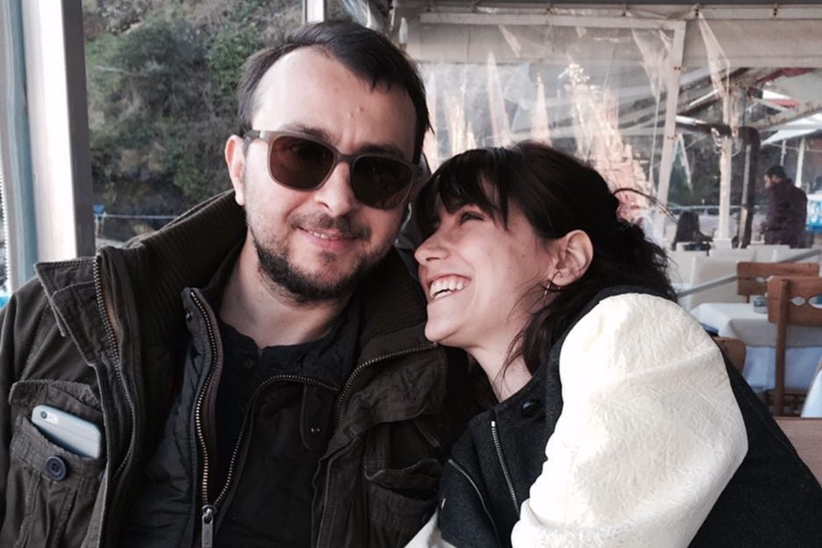 Hazal Kaya y Ali Atay comparten un momento de felicidad (Foto: Hazal Kaya/Instagram)