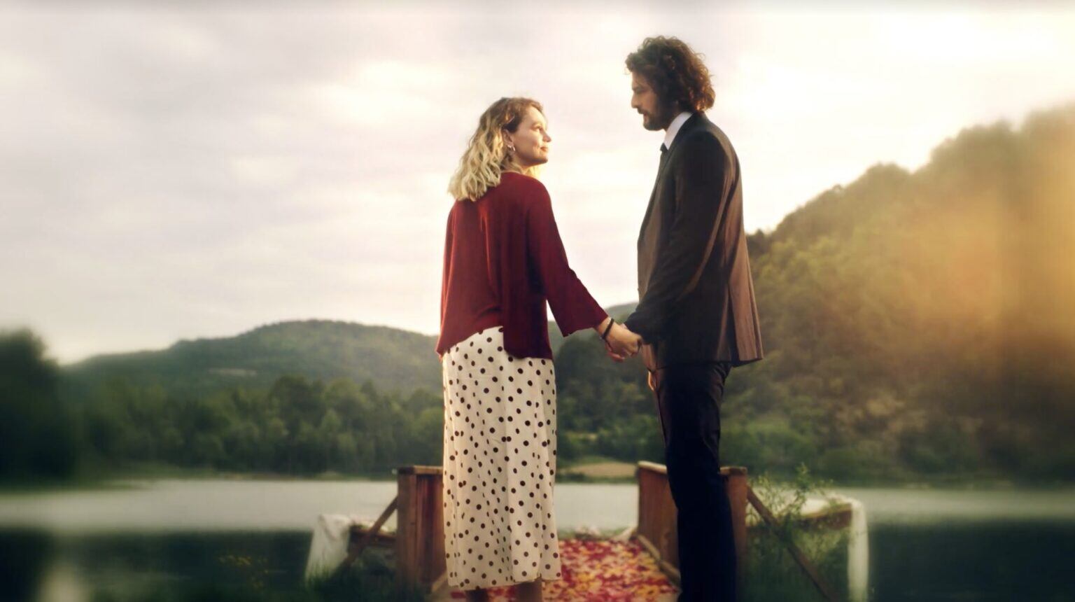 La telenovela turca "Inocentes" está protagonizada por los actores Birkan Sokullu y Farah Zeynep Abdullah (Foto: OG Medya)