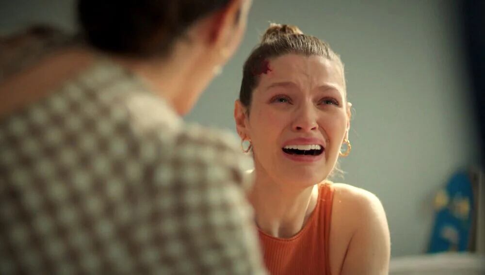 Harika acusa a Ömer de golpearla (Foto: NG Medya)