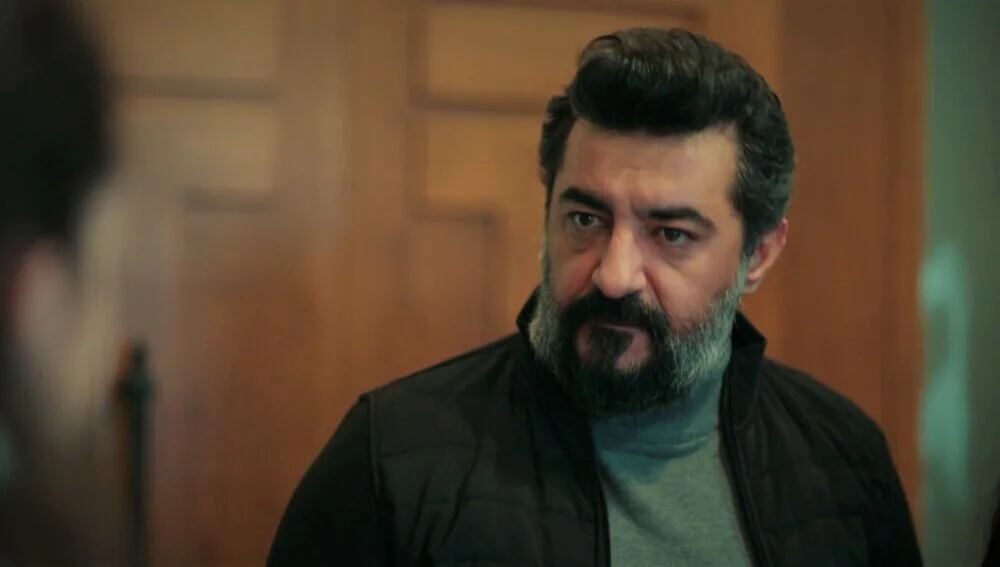 Celil Nalçakan como Akif Atakul en la telenovela turca "Hermanos" (Foto: NG Medya)