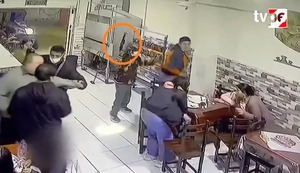 Piura: Delincuentes con armas de guerra asaltan pollería