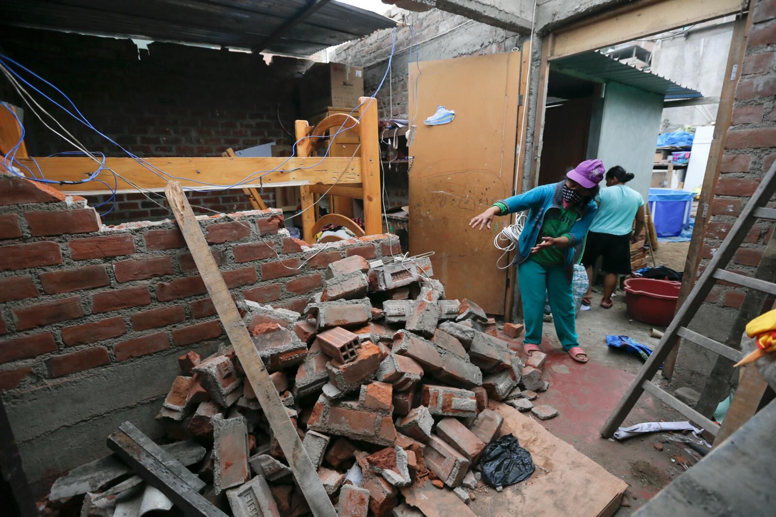 Accidente causó daños materiales y pérdidas económicas en casa de la familia Reymundo. | Foto: Violeta Ayasta