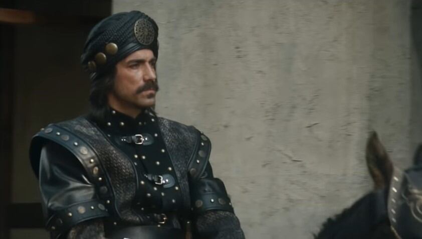 İbrahim Çelikkol en la película “Mest-i Aşk”. (Foto: captura de pantalla)