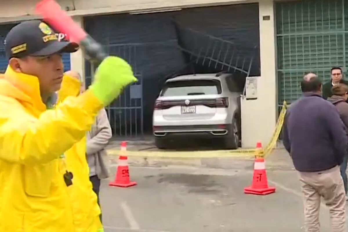 Serenazgo y bomberos acudieron al lugar para controlar otra emergencia similar en La Molina. (Foto: Captura/Canal N)