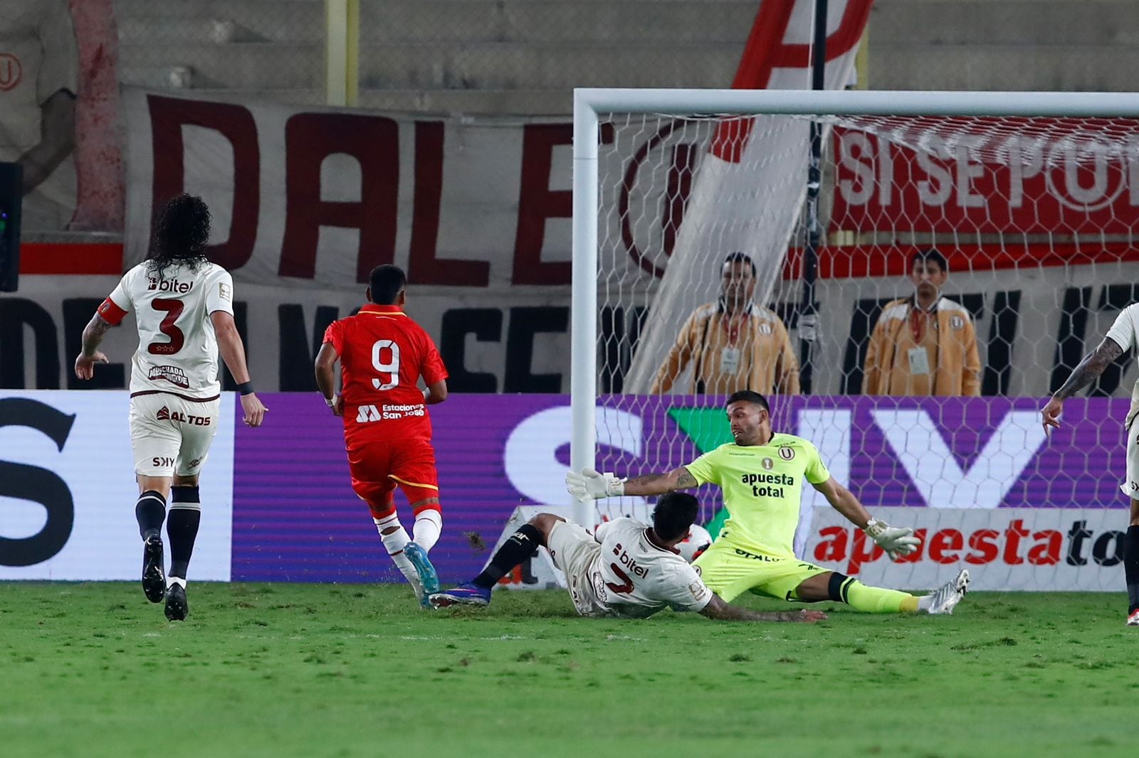 Universitario perdió ante Atlético Grau 1-0 con gol de Raúl Ruidíaz . ( Foto: Fernando Sangama / @gec)