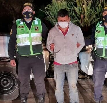 Darwin William Jiménez Marrufo (33) detenido junto a una menor de 16 años cuando trasladaban 48 paquetes de cocaína de Nazca a Lima.