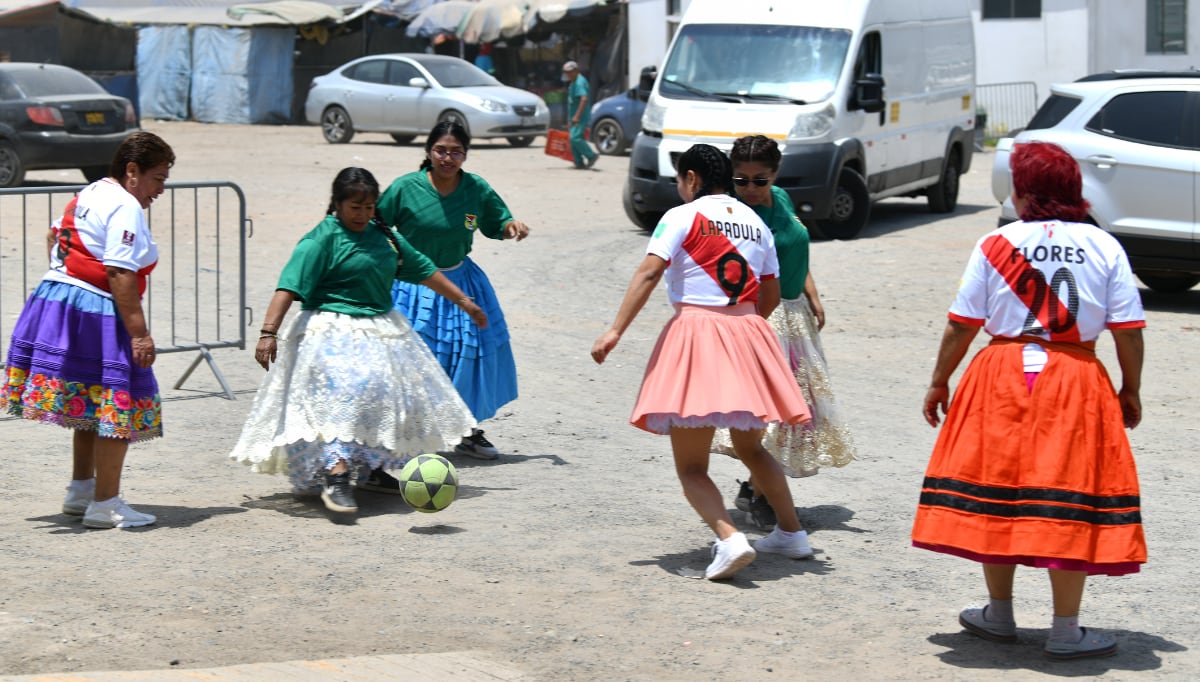 Comerciantes del Mercado Tierra Prometida adelantaron la previa del Perú vs. Bolivia