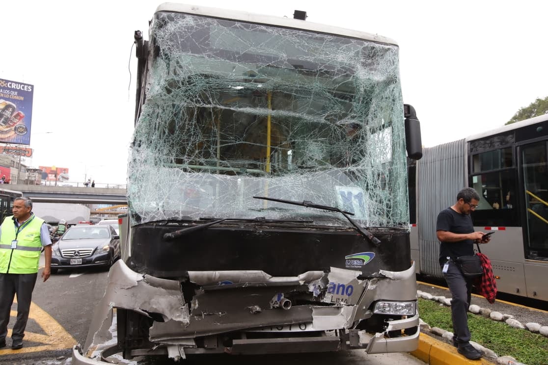 Triple choque en el Metropolitano deja al menos 40 heridos en Miraflores (Fotos: Violeta Ayasta/GEC)