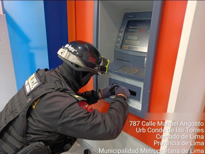 Tras varios minutos, la policía pudo recuperar el dinero (Difusión)