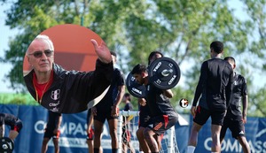 Jorge Fossati no acudió al entrenamiento de la selección peruana tras derrota con Canadá: ¿Qué pasó?